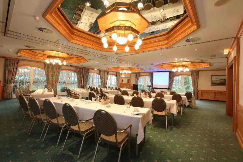 Отель Waldhaus Reinbek