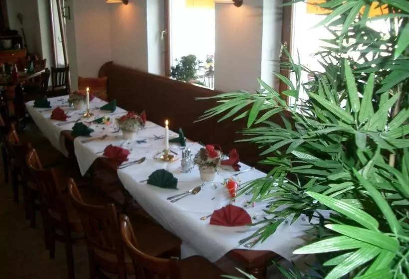 ペンション Gasthof Strausberg Nord