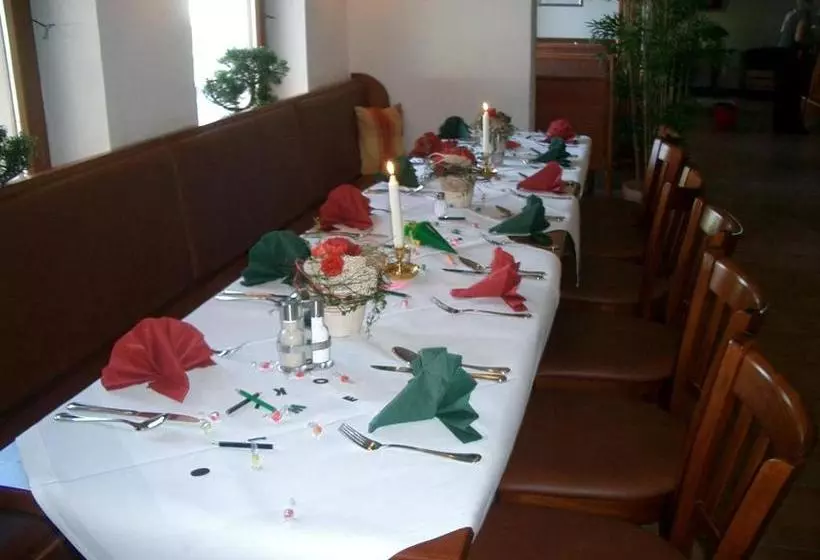 ペンション Gasthof Strausberg Nord