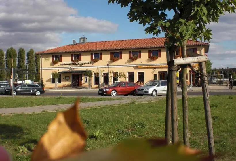 ペンション Gasthof Strausberg Nord