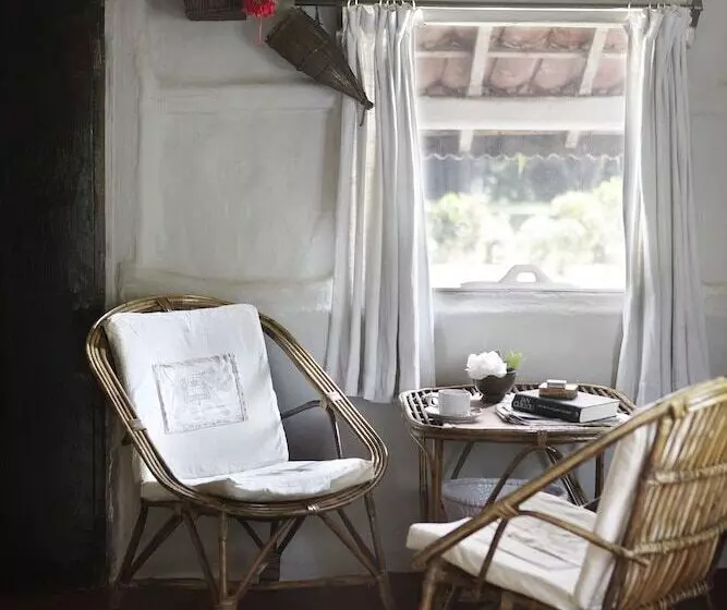 استراحتگاه Tiger Tops Tharu Lodge