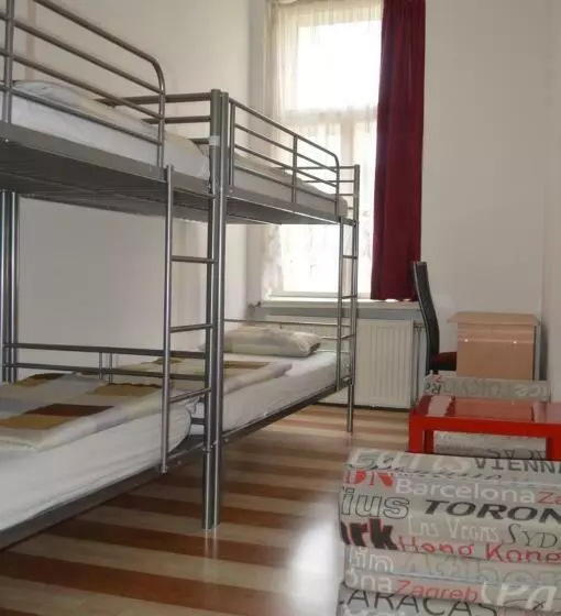 Hostel 66
