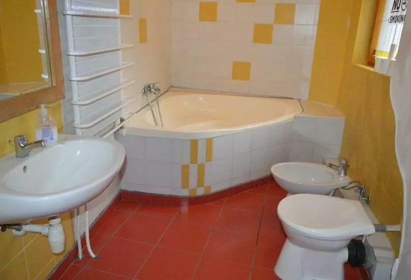 Hostel 66