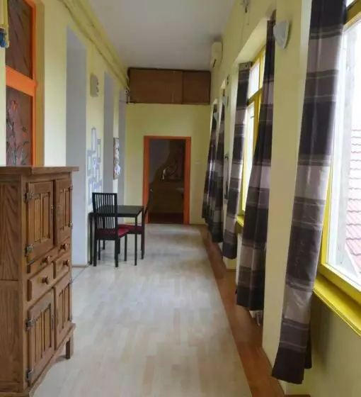 Hostel 66