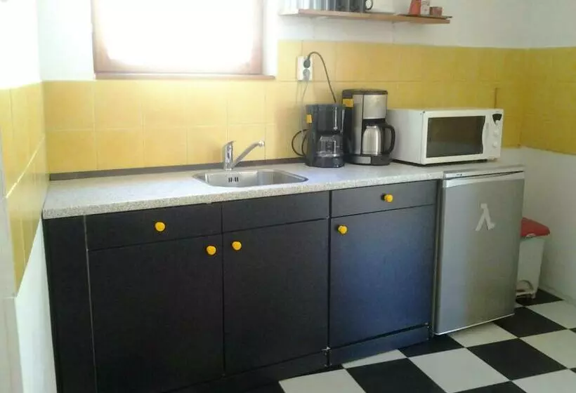 Hostel 66