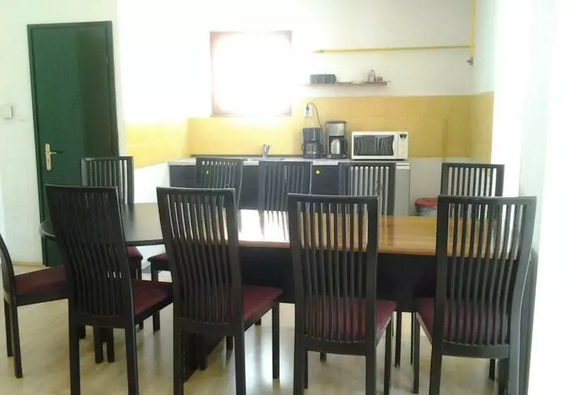 Hostel 66