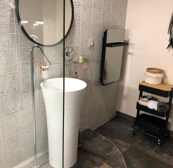 ベッドアンドブレックファースト Le Manoir Chambre D Hôte De Charme Avec Jacuzzi Privatif