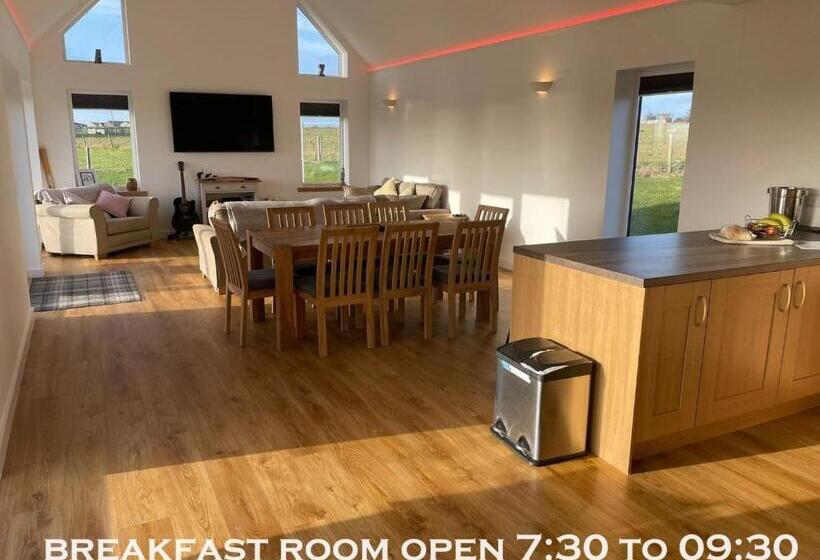 مبيت وإفطار Flotnar Hús   Ensuite Rooms