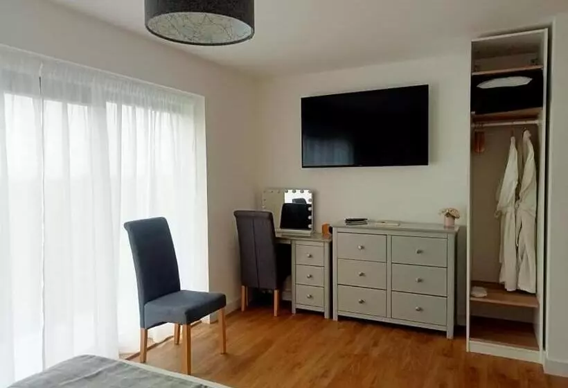 Aamiaismajoitus (B&B) Flotnar Hús   Ensuite Rooms