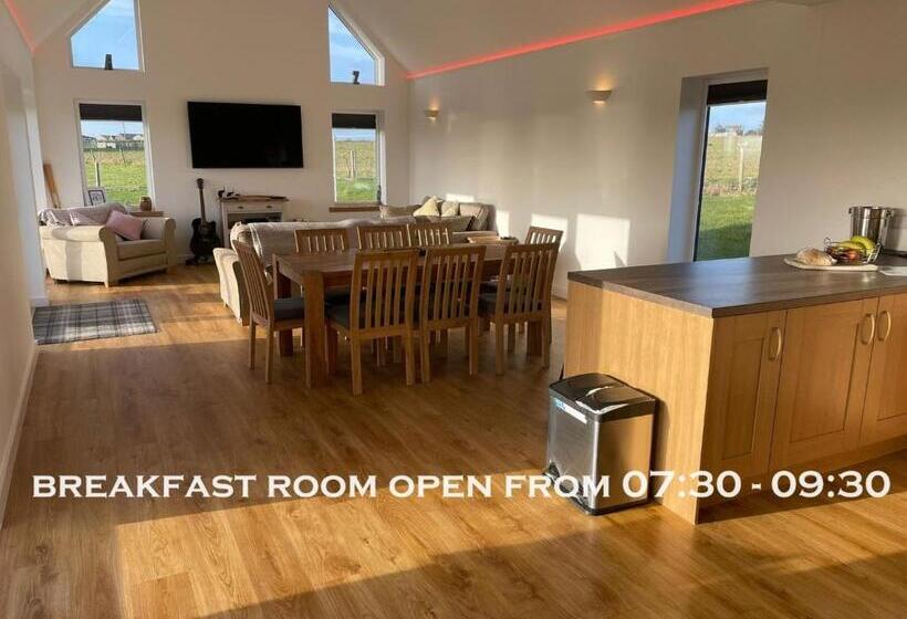 مبيت وإفطار Flotnar Hús   Ensuite Rooms