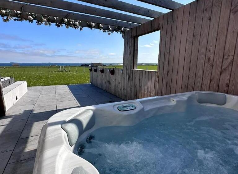 مبيت وإفطار Flotnar Hús   Ensuite Rooms