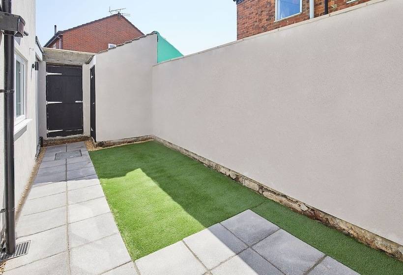 Host Stay The Lobster Holiday Inn