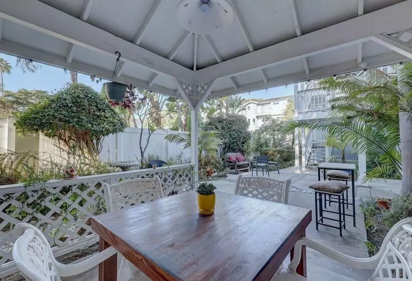Hotelli Pelican Cove Inn