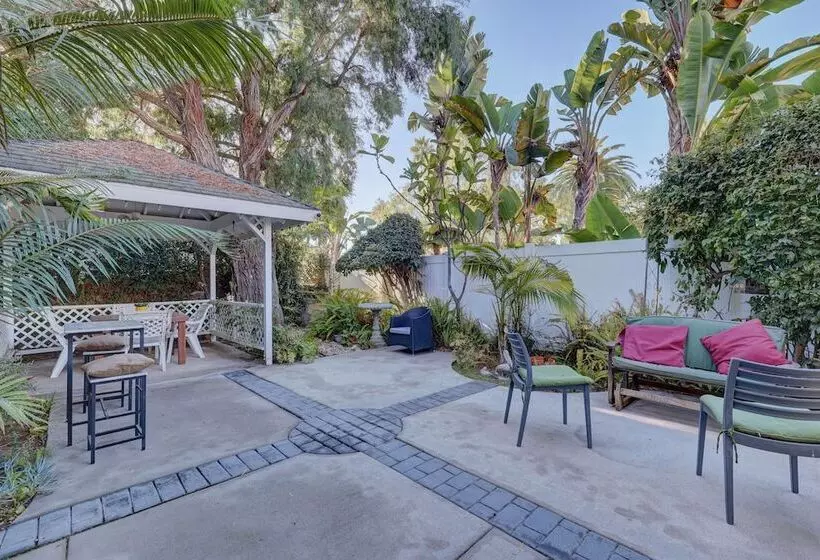 Hotelli Pelican Cove Inn