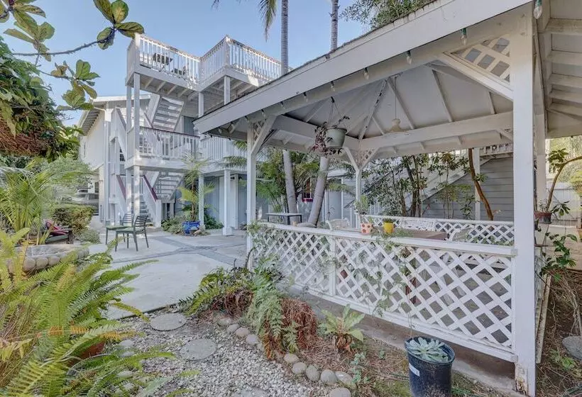Hotelli Pelican Cove Inn