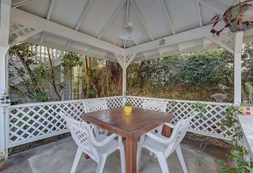 Hotelli Pelican Cove Inn
