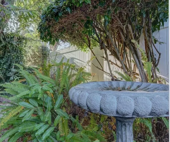 Hotelli Pelican Cove Inn