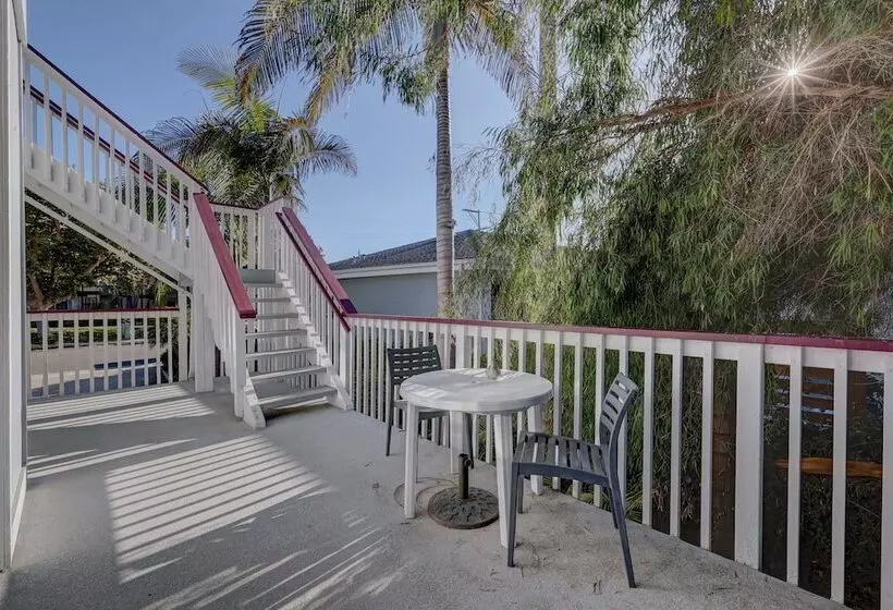 Hotelli Pelican Cove Inn