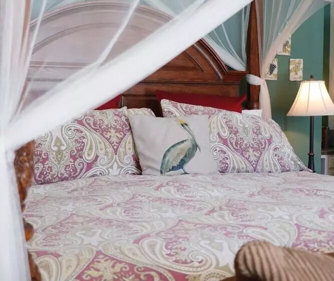 Hotelli Pelican Cove Inn