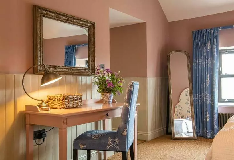 ホテル The White Lion Cowbridge