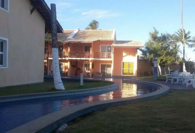 Village Em Condomínio C/ Piscina E Acesso A Praia