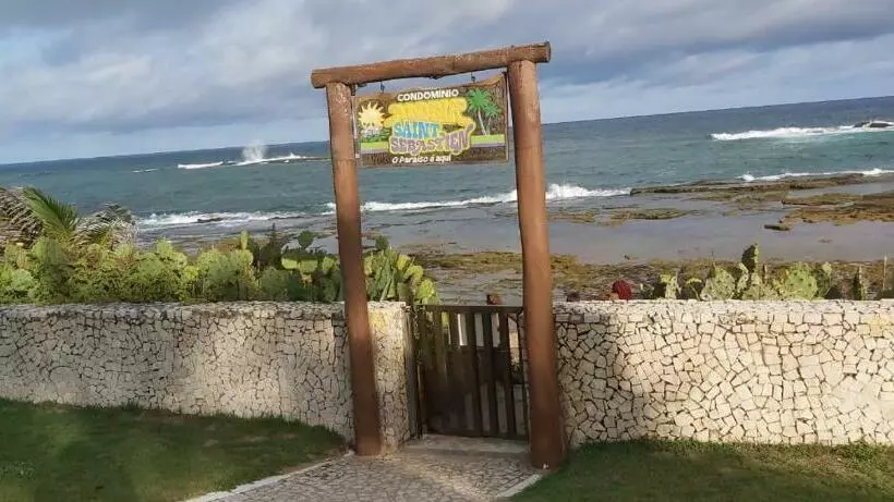 Village Em Condomínio C/ Piscina E Acesso A Praia