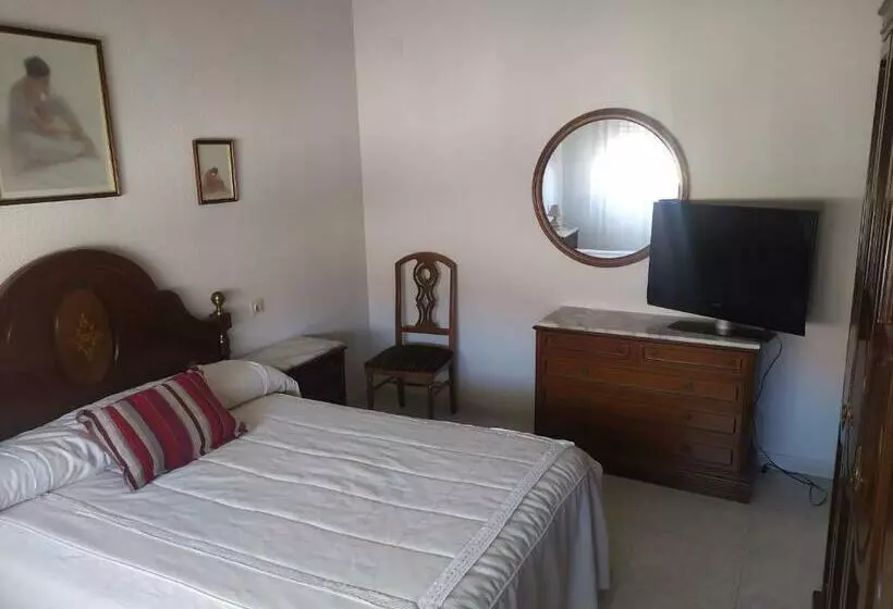 پانسیون Room In Guest Room   Double Room In Chalet In Toledo