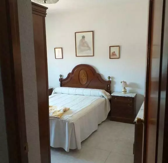 پانسیون Room In Guest Room   Double Room In Chalet In Toledo