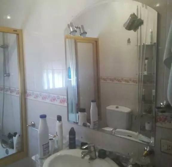 پانسیون Room In Guest Room   Double Room In Chalet In Toledo
