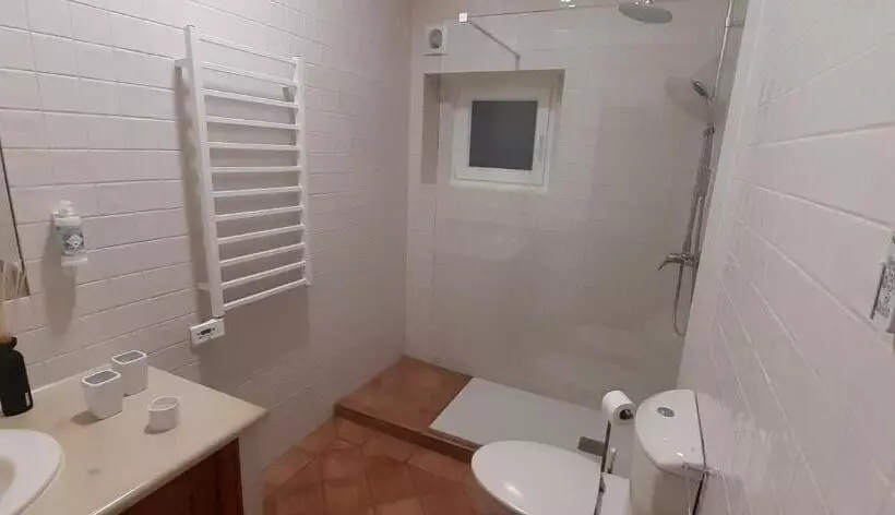 تختخواب و صبحانه Aprahouseloule Guesthouse