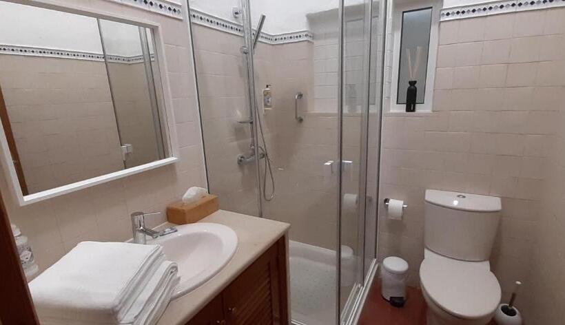 تختخواب و صبحانه Aprahouseloule Guesthouse