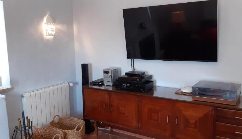 تختخواب و صبحانه Aprahouseloule Guesthouse