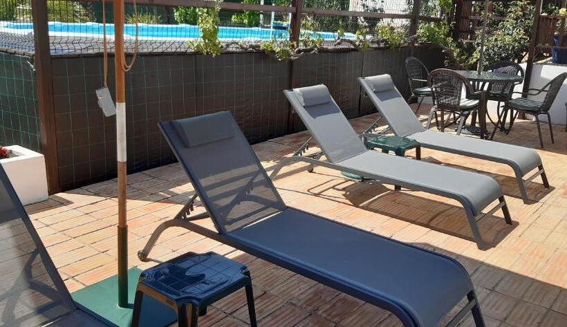 تختخواب و صبحانه Aprahouseloule Guesthouse