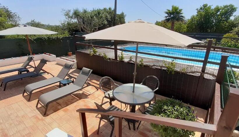 تختخواب و صبحانه Aprahouseloule Guesthouse