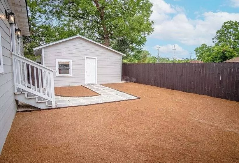 Captivating 4br 2ba Home Near Awesome Downtown
