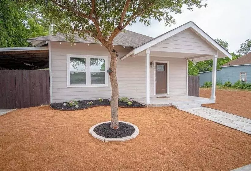Captivating 4br 2ba Home Near Awesome Downtown