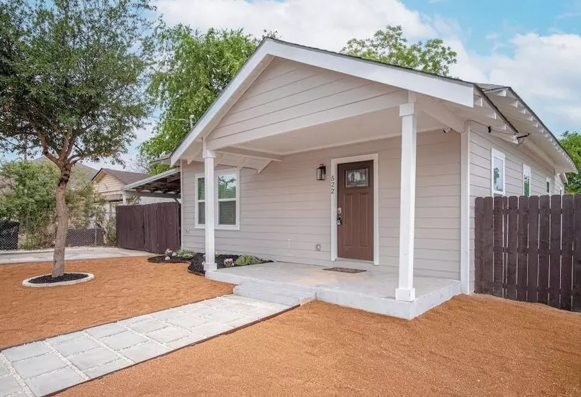 Captivating 4br 2ba Home Near Awesome Downtown