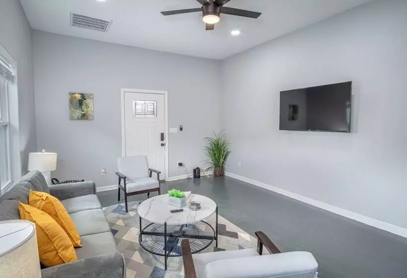 Captivating 4br 2ba Home Near Awesome Downtown