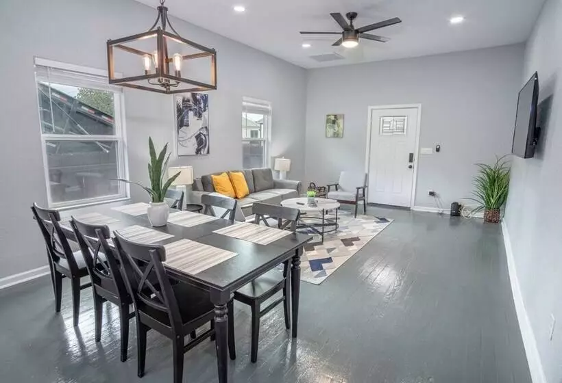 Captivating 4br 2ba Home Near Awesome Downtown