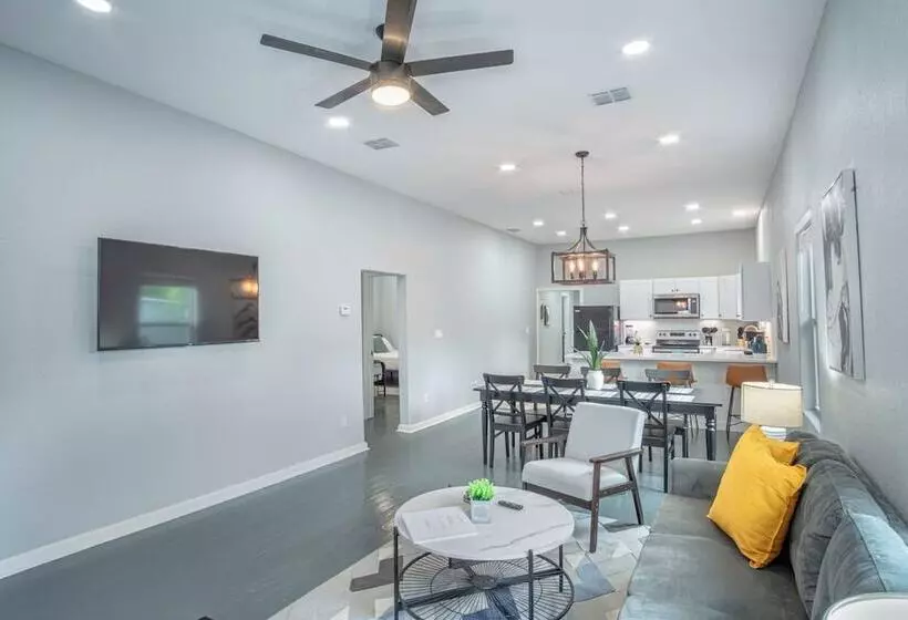 Captivating 4br 2ba Home Near Awesome Downtown