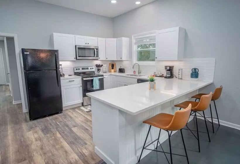 Captivating 4br 2ba Home Near Awesome Downtown