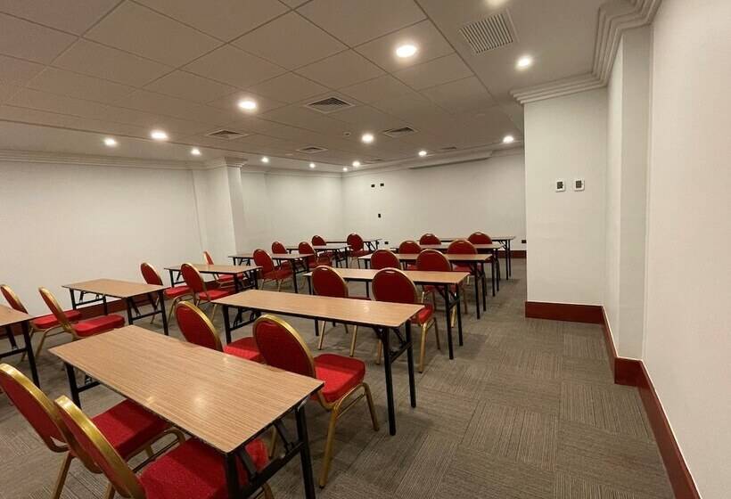 هتل Diego De Almagro Providencia Express