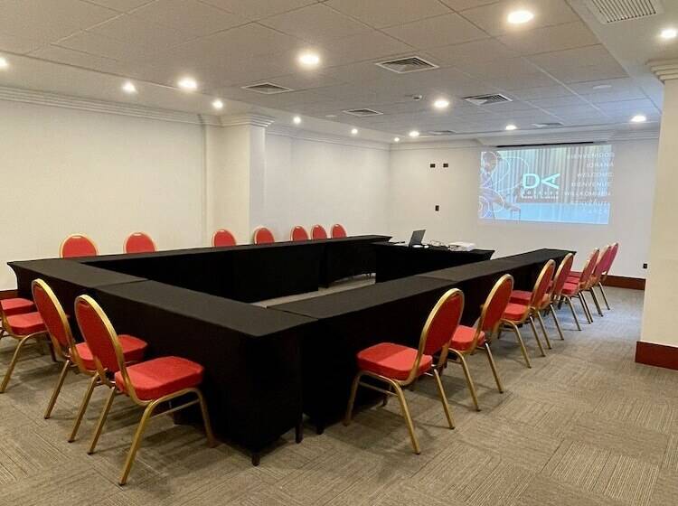 هتل Diego De Almagro Providencia Express