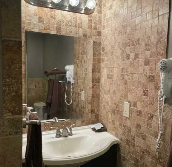 モーテル Plaza Inn