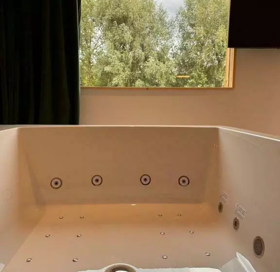 Majatalo Quinze Suites Et Wellness De Luxe