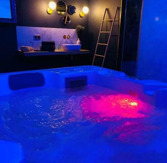 Majatalo Quinze Suites Et Wellness De Luxe