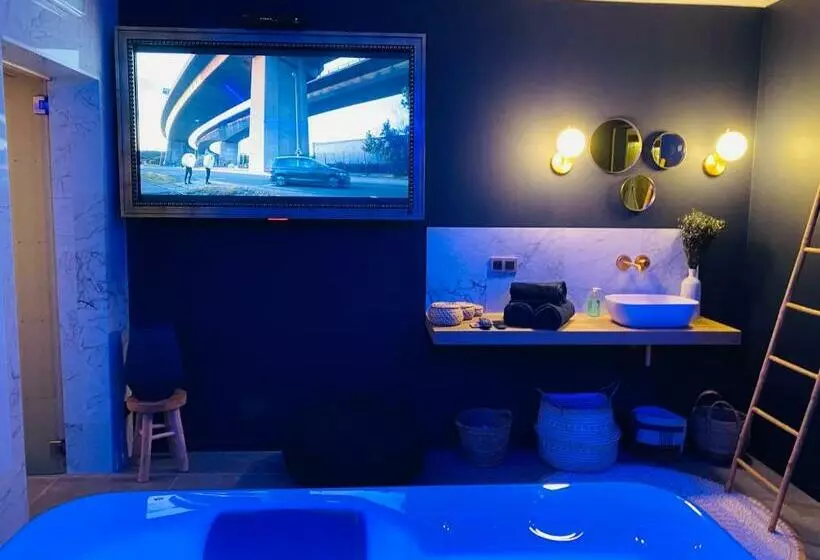 Majatalo Quinze Suites Et Wellness De Luxe