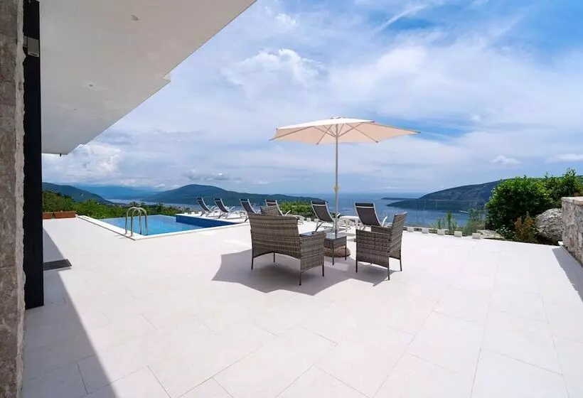 Pool Villa Luxoria Trebesin   Happy Rentals