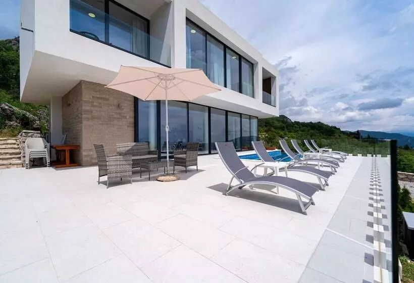 Pool Villa Luxoria Trebesin   Happy Rentals