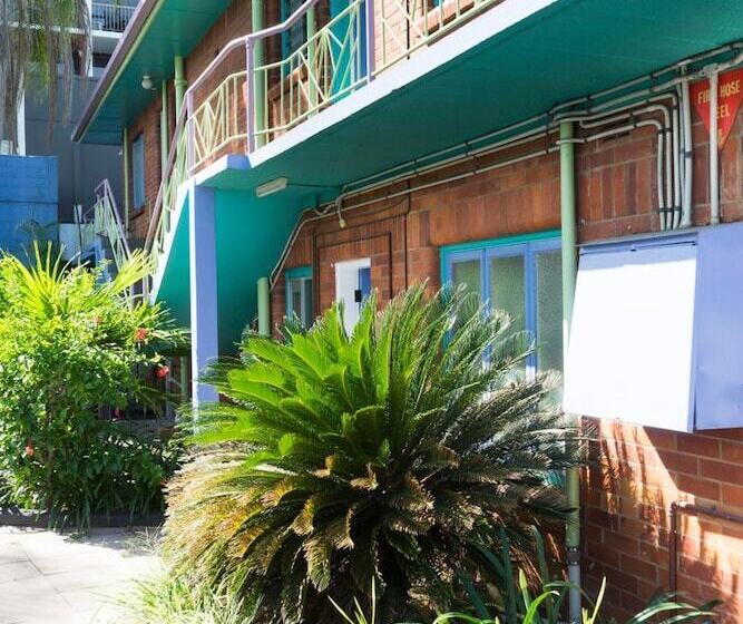 Общежитие Caravella Backpackers